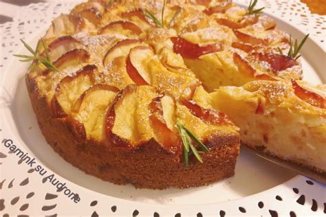 Obuolių pyragas su varške ir trupiniais