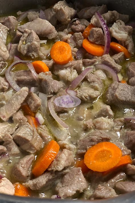 Nuošalėliai su kiaulienos sprandine ir morkomis