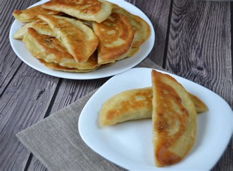 Skanūs naminiai pyragaičiai su kopūstais