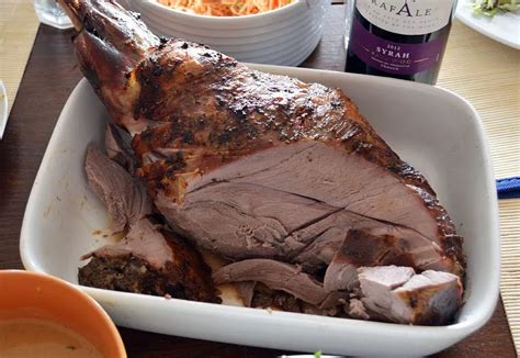 Keptas šerno kumpis su garnyru