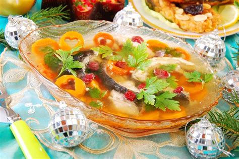 Karpio gabaliukai su citrinos griežinėliais