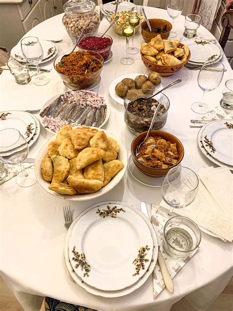 Lietuviškas stalas su karpiu