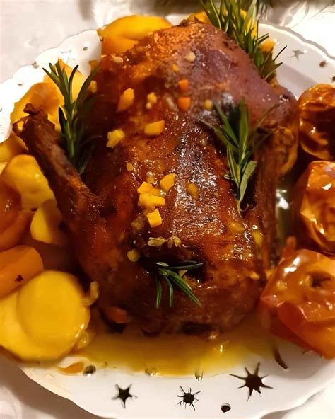 Iškepta antis su traškia odele