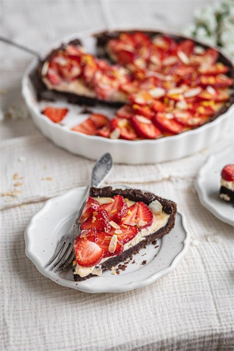 Sveikuoliško torto su anakardžiais ir braškėmis sudėtinės dalys