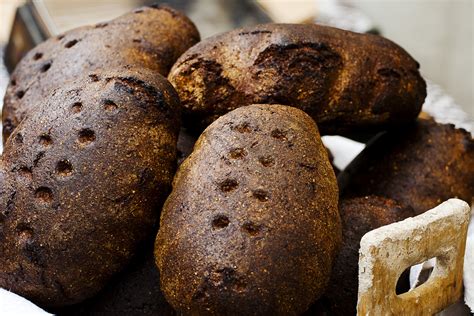 Duonos kepimas uždarame inde