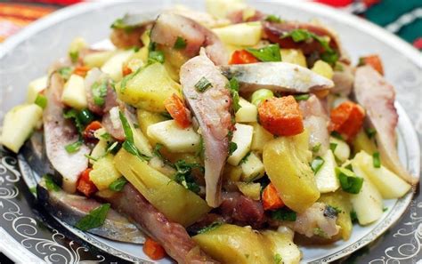 Salotos su silke ir daržovėmis