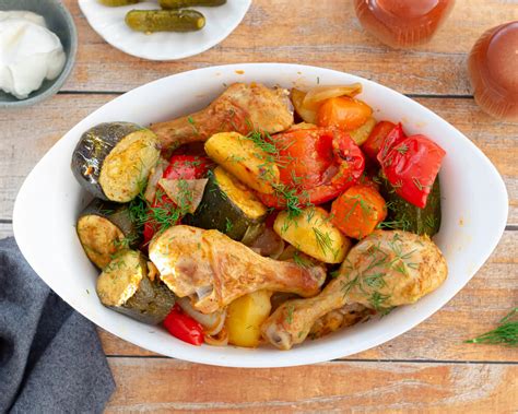 Vištienos troškinys su grybais ir daržovėmis