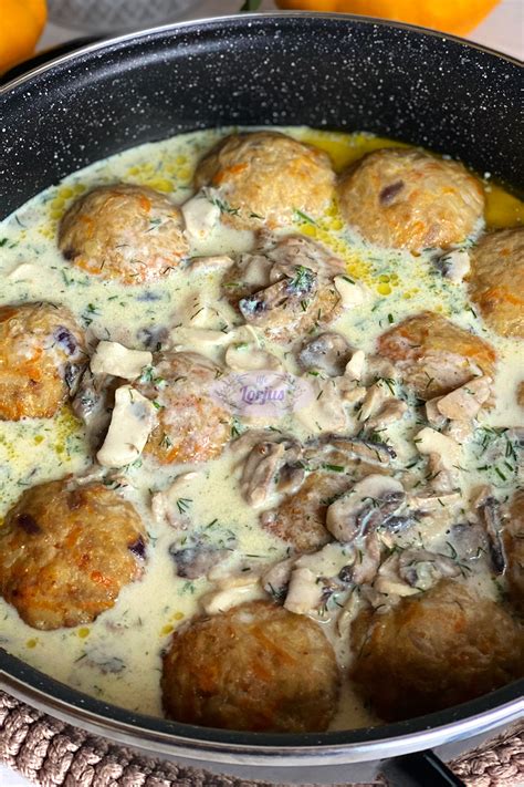 Kalakutienos kotletai su daržovių troškiniu