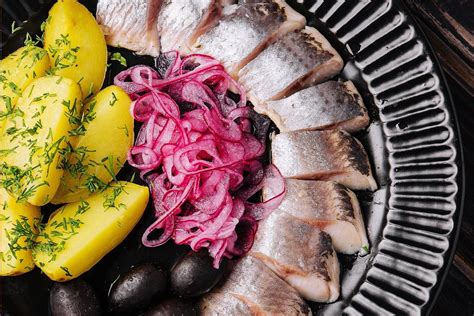 Silkė su grybais - tradicinis Kūčių patiekalas