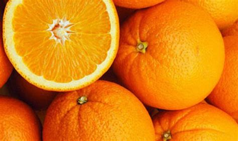 Šviežiai nulupti apelsinai