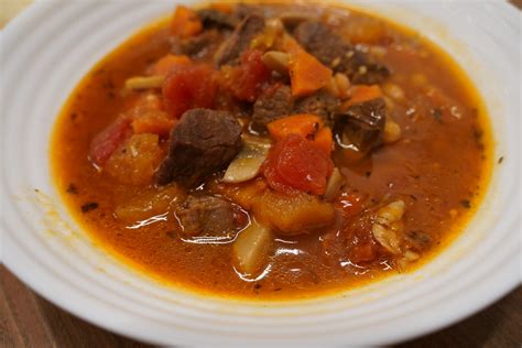 Ingredientai guliašo sriubai