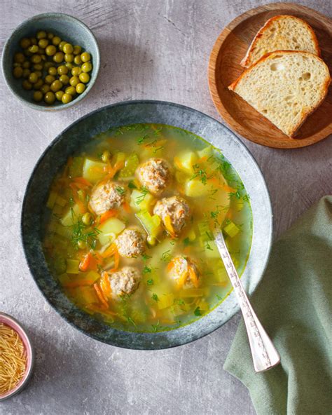 Ingredientai sriubai su kalakutienos kukuliais