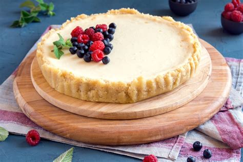 Paruoštas paprastas varškės pyragas