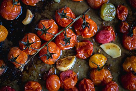 Kepti pomidorai burokėlių sriubai