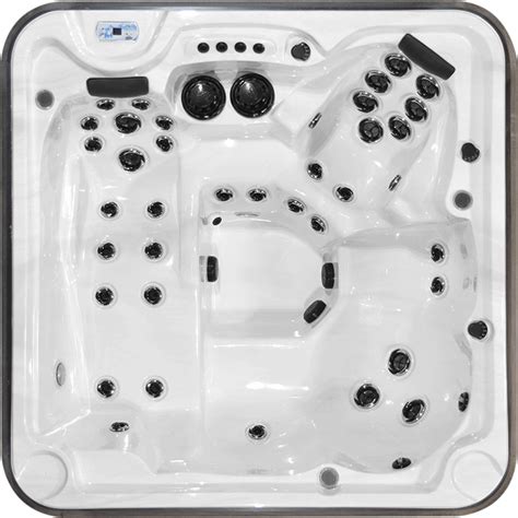 Žmonės ilsisi SPA baseine