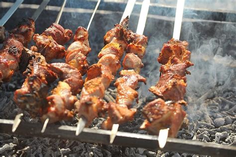 Gruziniškas šašlykas su prieskoniais