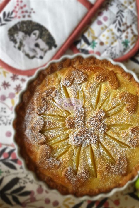 Desertinis patiekalas su grūdėta varške ir kriaušėmis