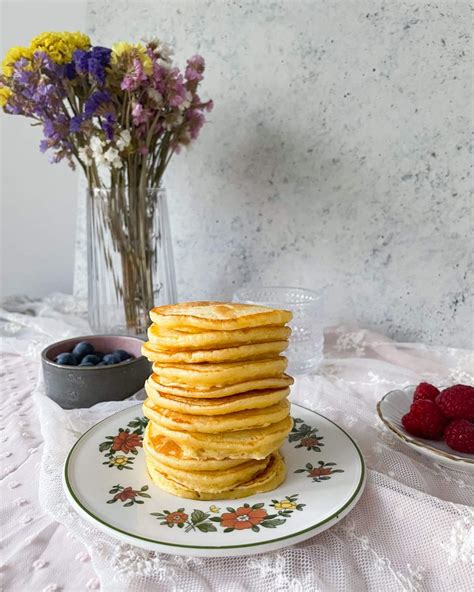 Indelis su kefyru ir dubuo su blynų tešla