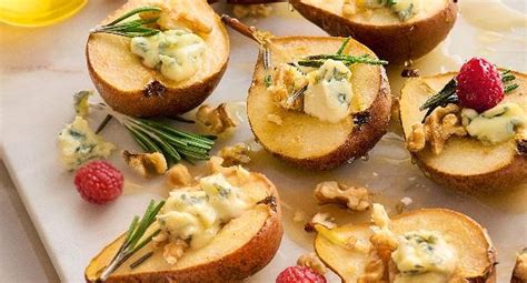 Keptos kriaušės su pelėsiniu sūriu