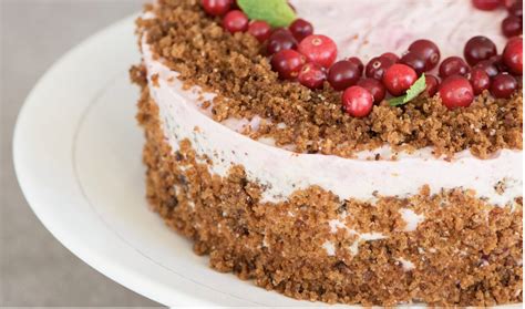 Juodos duonos torto surinkimas sluoksniais