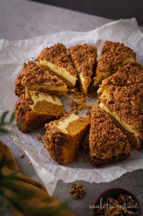 Varškės pyragas su trupiniais