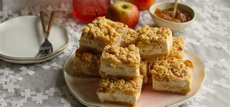 Varškės pyragas su obuoliais ir cinamonu