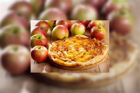 Pyragas su obuoliais ir sluoksniuota tešla