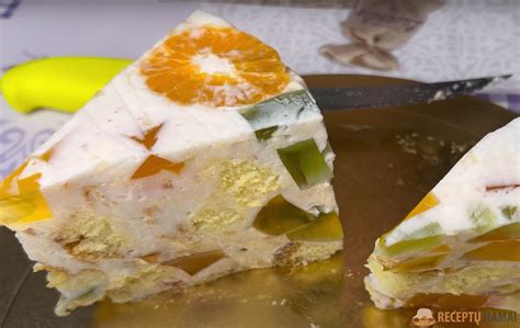 papuoštas želė tortas su varške