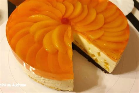 jogurtinis varškės tortas su persikais