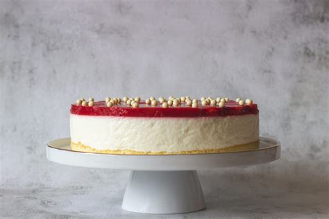 jogurtinis tortas su braškėmis be kepimo