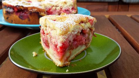 Rabarbarų ir braškių pyragas