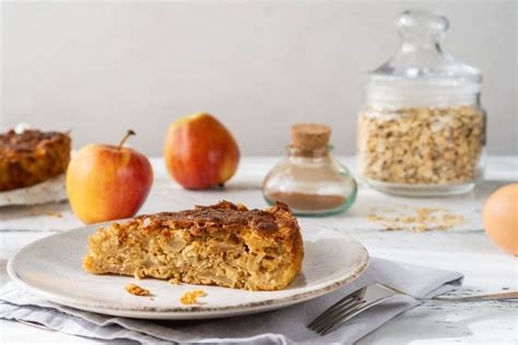 Sveikas obuolių pyragas su avižiniais dribsniais