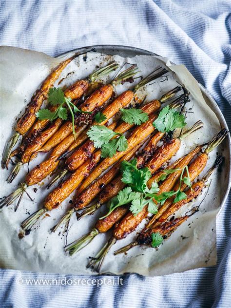 Įvairūs keptų morkų pagardai