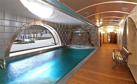 SPA centro interjeras su baseinu ir pirtimis