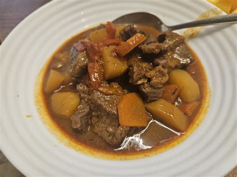 Žvėrienos guliašo ingredientų palyginimas