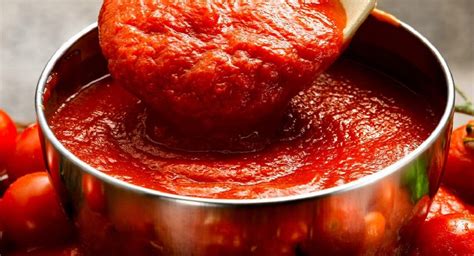 Pomidorų padažas su prieskoninėmis žolelėmis