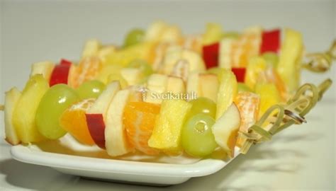 Vaisių vėrinukai ant pagaliuko