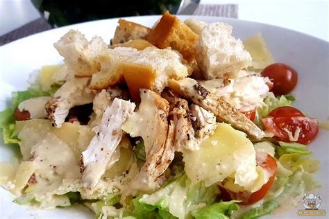 Naminiai Cezario salotų skrebučiai