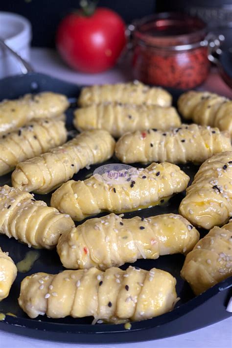 Helovino tematikos dešrelės tešloje