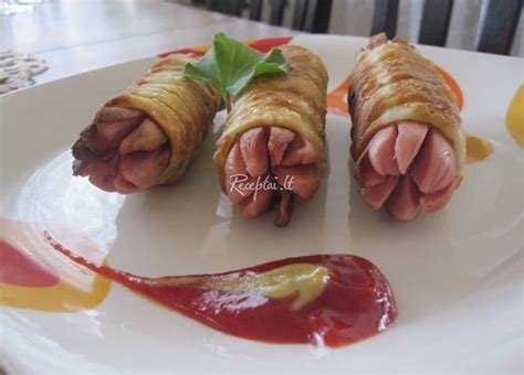 Įvairios dešrelės sluoksniuotoje tešloje