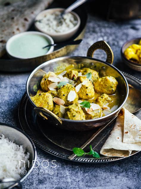 Indiškas patiekalas Lamb Korma su ryžiais