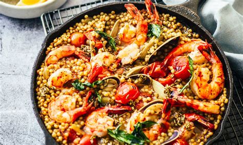 jūros gėrybių kepimas keptuvėje