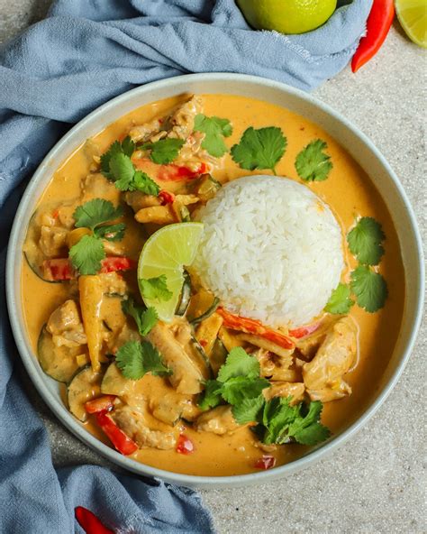 Indiškas vištienos karis su daržovėmis