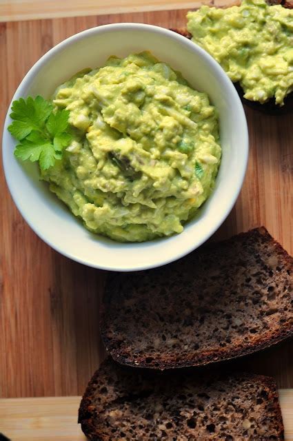 Avokadų užtepėlė su pomidorais