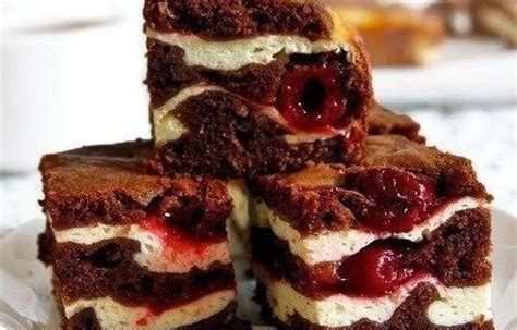 Skanus šokoladinis pyragas su vyšniomis