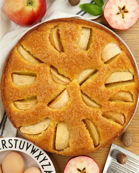 Paruoštas obuolių ir kokoso pyragas