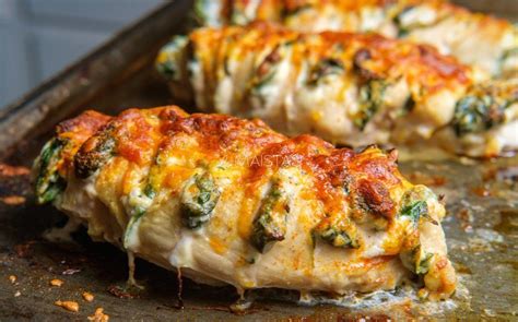 Įdaryta vištienos krūtinėlė su špinatais ir sūriu