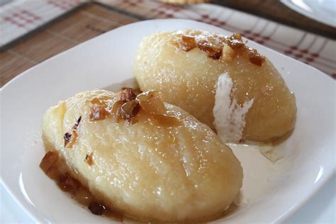 Cepelinai su spirgučiais ir grietine