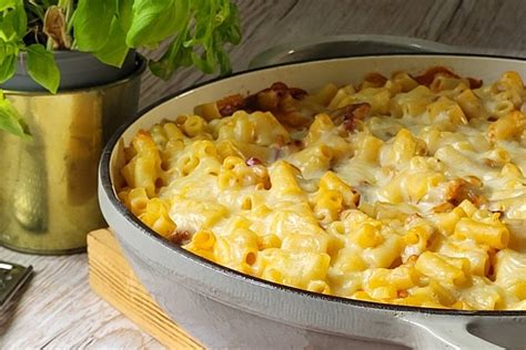 Makaronų apkepas su mėsa ir sūriu