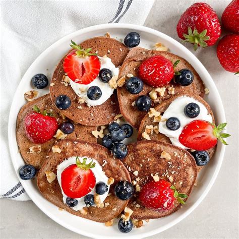 Veganiški kukurūzų miltų blyneliai su uogomis